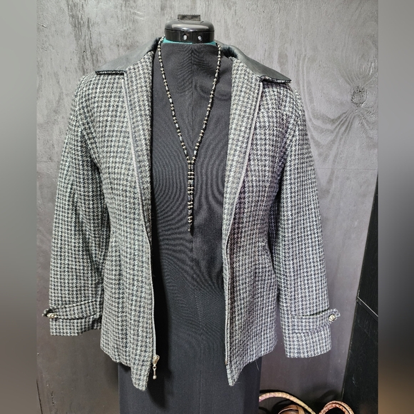 Jackets & Blazers - Women's wool jacket with leather collar
